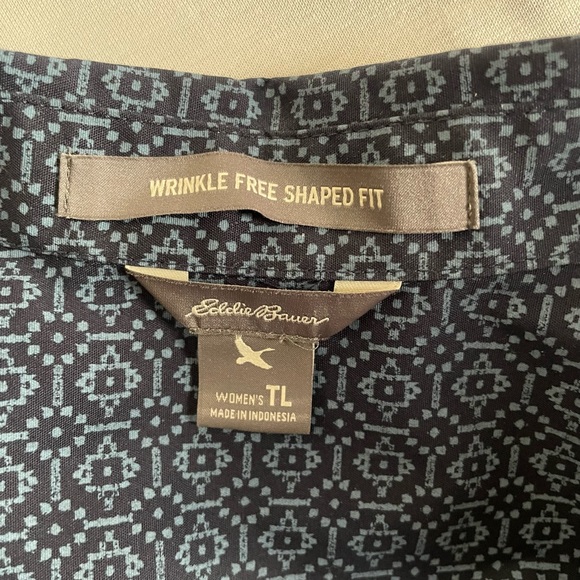 Eddie Bauer Women’s Tall-Large Wrinkle-Free Short Sleeve Shirt- Dk Blue/Pattern - Picture 3 of 4